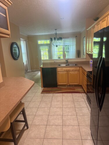 3-bedroom condo in Westlake. Near Crocker Park. 15 minutes away from  Airport.