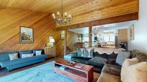 Smart TV, fireplace - Ridge Condo 2610 - New Listing! Pet Friendly w/ Elkhorn Golf, Tennis, Hot Tub (Sun Valley)