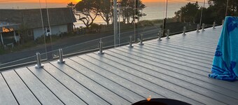 Beautiful-view Newport retreat w/ balcony near Otter Crest Viewpoint