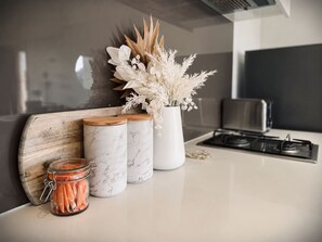 Private kitchen - Central Bay View Apartment (Melbourne)