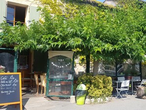 屋外ダイニングエリア