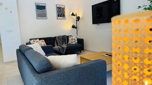 Smart TV - La Parenthèse - Villa with pool 2 min from Uzès - 6 people - 3 bedrooms (Saint-Maximin)