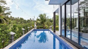 Villa – design, 3 soverom, privat basseng, utsikt mot høyde | Basseng