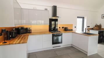 Dishwasher, cookware/dishes/utensils