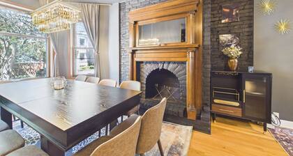 The Dakin Estate: 4BR Art Deco speakeasy duplex in Wrigleyville, 5 min from Wrigley Field. Designed for groups, it blends curated interiors, elevated finishes, and entertainment-focused spaces for Cubs games, concerts, and Chicago nightlife.