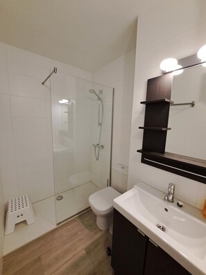 Bathroom - Central Coastal Apartment for 4 (Koksijde)
