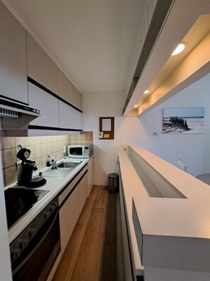 Apartment | Private kitchen - Central Coastal Apartment for 4 (Koksijde)