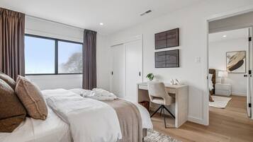 5 bedrooms, iron/ironing board, free WiFi, bed sheets