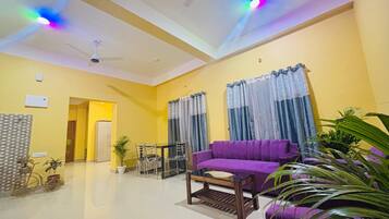 Apartment | Desk, free WiFi