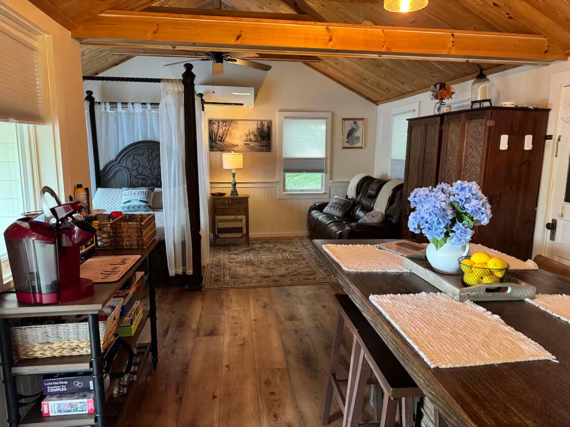 1 habitación, tabla de planchar con plancha, wifi gratis y ropa de cama 