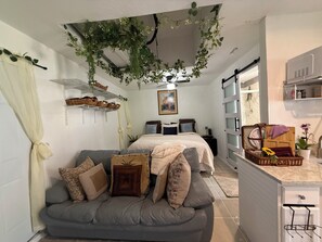 Room - Serene Garden Studio w/Pool (Naples)