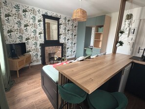 Room - Vrbo Property (Quimper)