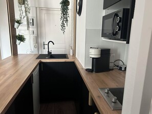 Private kitchen - Vrbo Property (Quimper)