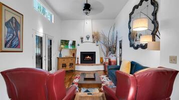 TV, fireplace