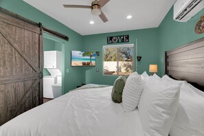Iron/ironing board, WiFi, bed sheets - Moon Dance Casita | Views, Hot Tub & Stargazing (Tucson)