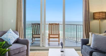 Beachfront Condo | Steps to Sand | 3 Pools