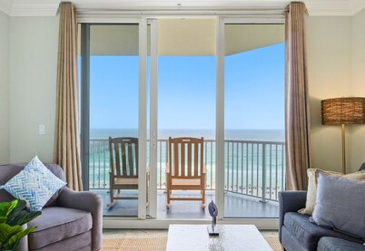 Beachfront Condo | Steps to Sand | 3 Pools