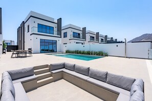 Outdoor dining - Well-Appointed 4BR Villa with Private Pool, Sea & Mountain Views, Near to Beach (Fujairah)
