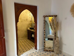مكواة/لوح كي وخدمة الإنترنت