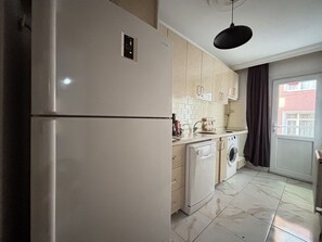 Fridge, microwave, oven, stovetop - 2BR Taksim Stay • Walk Everywhere (Istanbul)