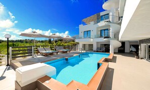 Pool - Pnoe Beachside Studio (Georgioupoli)