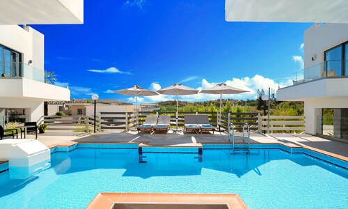 Pnoe Beachside Studio