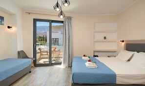 In-room safe, travel cot - Pnoe Beachside Studio (Georgioupoli)