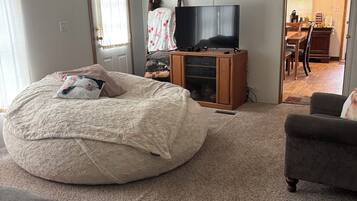 Desk, iron/ironing board, free WiFi, bed sheets