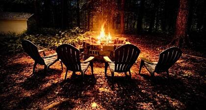 Peaceful 5-Acre Escape Near Animal Adventure Park with Cali~King Bed & Fire Pit