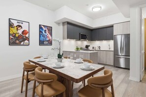 Dining - Toronto Boutique 4BR 3.5 Bath Stay for 10 (Toronto)