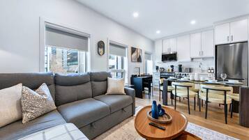 Studio (3 Bedrooms) | Interior