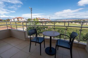 Deluxe Room, Balcony, Sea View | Outdoor dining - Rumet Cunda Otel (Ayvalik)