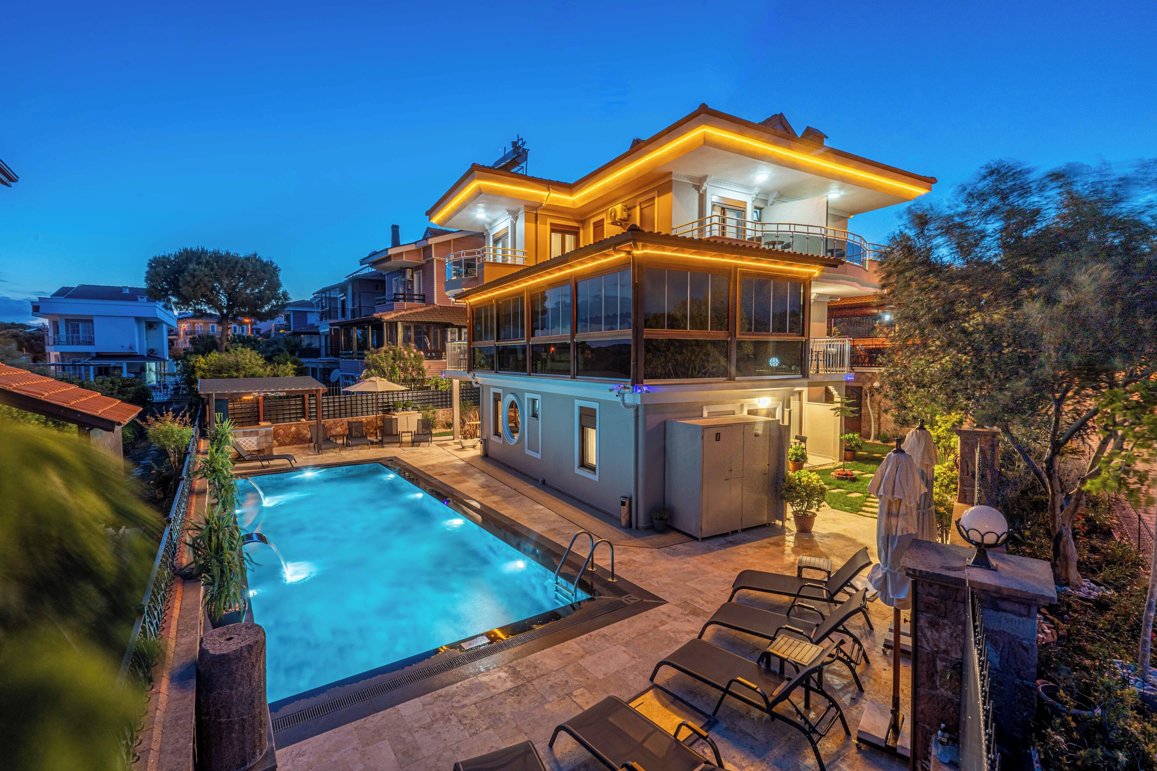 Seasonal outdoor pool, pool umbrellas, sun loungers