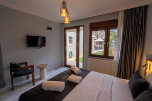 Exclusive Room, Garden View | In-room safe, desk, laptop workspace, iron/ironing board - Rumet Cunda Otel (Ayvalik)
