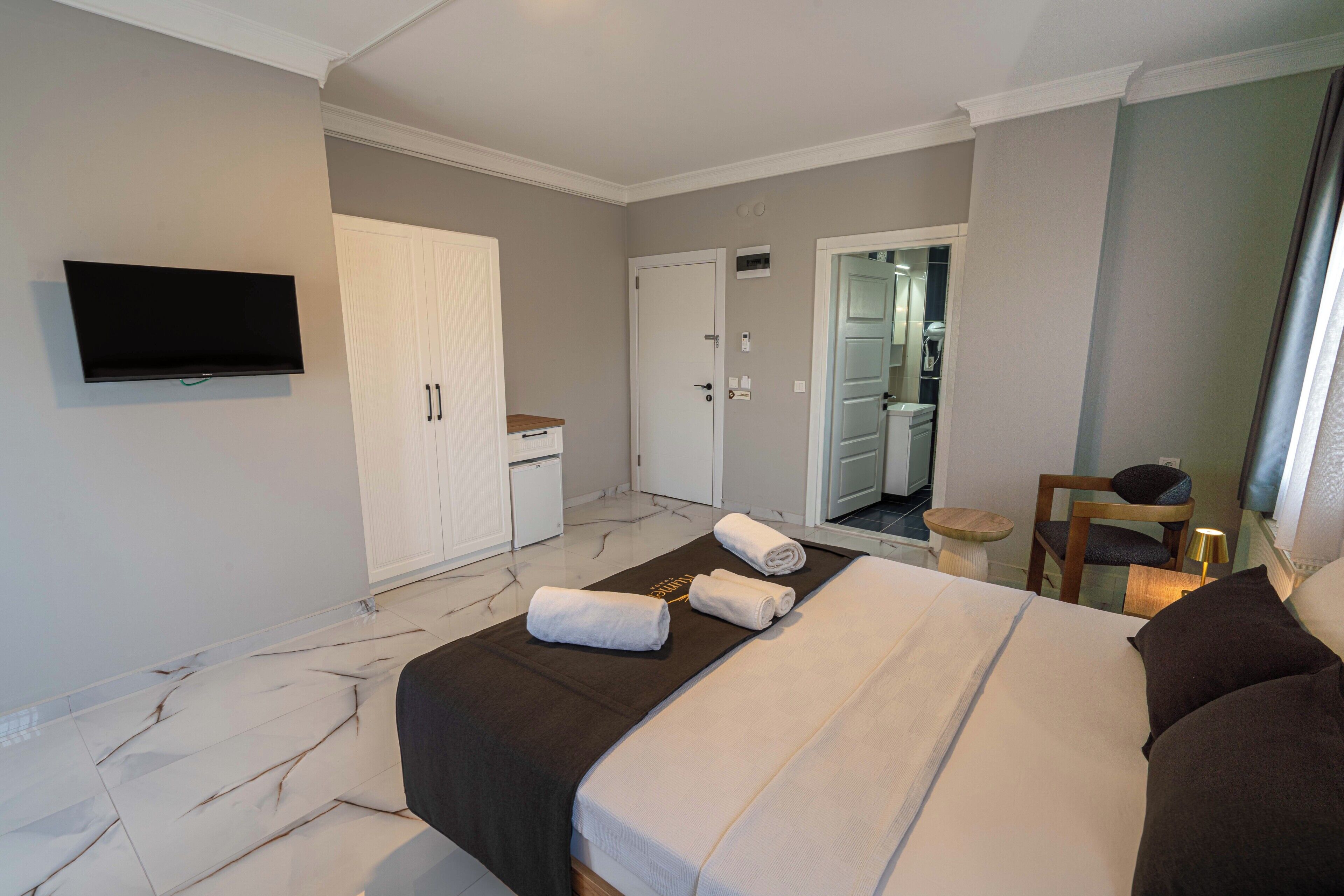 Chambre Deluxe, balcon, vue sur la mer | Coffre-fort, bureau, espace de travail pour ordinateurs portables