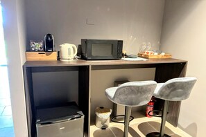 Apartment | Private kitchen - Elegant Suite With Shared Pool (Adro)