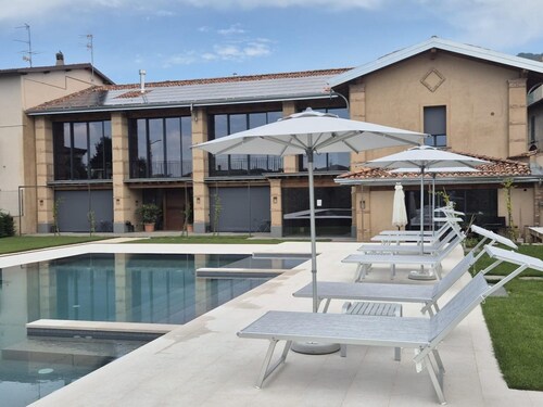 Elegant Suite With Shared Pool