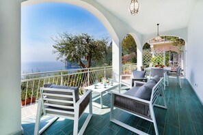 Comfort Apartment, Sea View | Outdoor dining