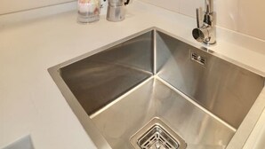 茶具/咖啡用具、冰箱、微波炉、炉灶
