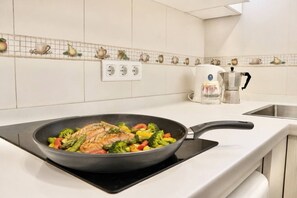 Private kitchen - Marvelluz | Ocean & Mountain Views | Central | Quiet (Málaga)