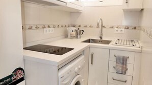 茶具/咖啡用具、冰箱、微波炉、炉灶