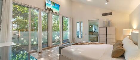 4 bedrooms, desk, iron/ironing board, WiFi