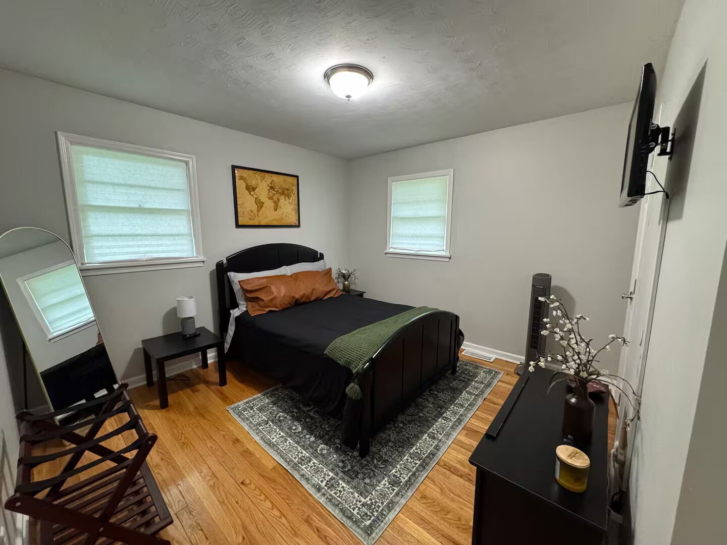 Desk, iron/ironing board, free WiFi, bed sheets