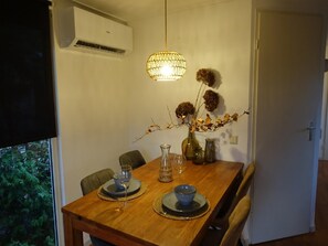 House | Dining - Vechtdal Chalet de Eik (Rheezerveen)