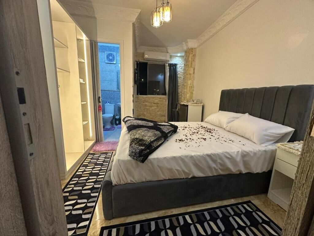 Deluxe Double Room, Mountain View | In-room safe, soundproofing, iron/ironing board