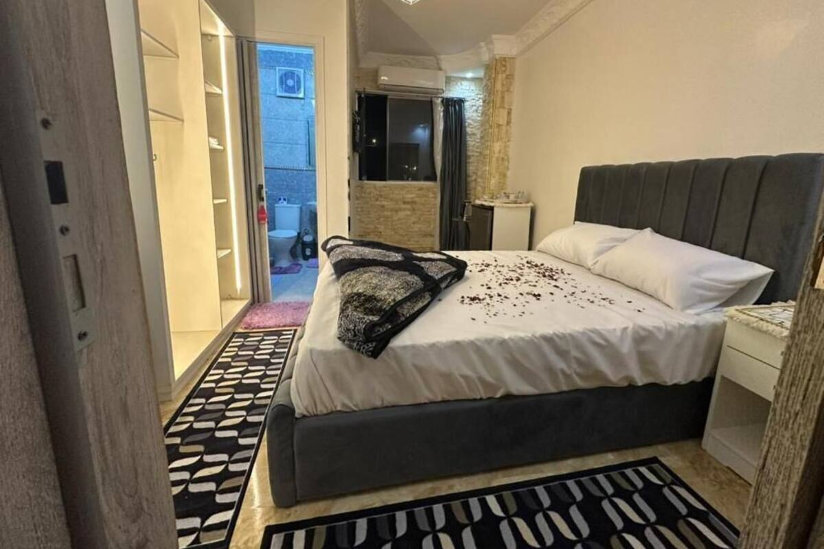 Deluxe Double Room, Mountain View | In-room safe, soundproofing, iron/ironing board