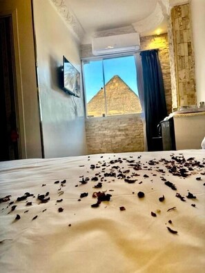 Room - Pyramids essence view  (Giza)