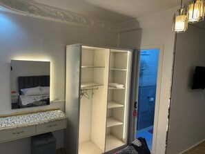 Caja de seguridad en la habitación y sistema de insonorización 
