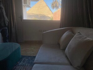 Deluxe Double Room, Mountain View | Living area - Pyramids essence view  (El haram)