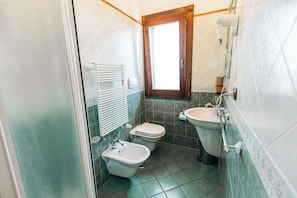 Classic-Zimmer, Balkon, Meerblick | Badezimmer